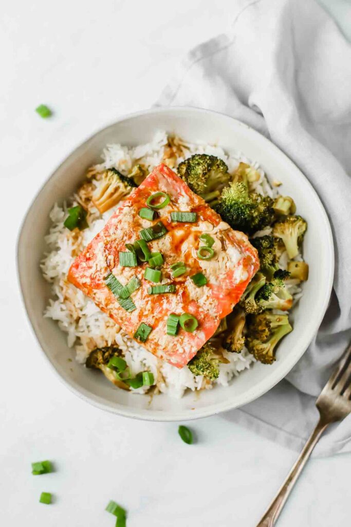 Discover 25 delicious salmon and rice recipes perfect for lunch or dinner! From zesty bowls to sweet and savory classics, these quick and healthy meals are sure to impress. Canned Salmon Fried Rice Recipes, Rice Recipes For Dinner Salmon, Salmon Rice Bowl Recipes Mango, Quick Salmon And Rice Recipes, Salmon And Rice Recipes Healthy, Grilled Salmon Recipes With Rice, Jasmine Rice And Salmon Recipes, Salmon Avocado Recipes Rice Bowls, White Rice And Salmon Recipes, Salmon Recipe With Cilantro Lime