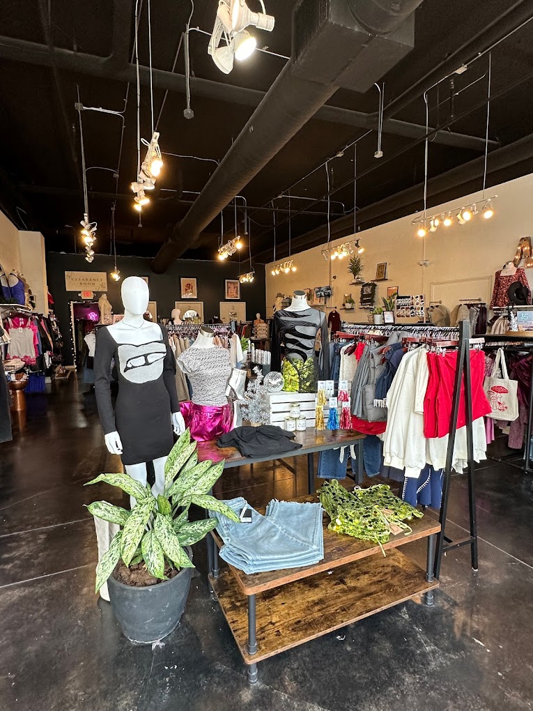 Discover the best shopping areas in Nashville, from trendy boutiques in The Gulch to vintage gems in East Nashville. Explore top spots for fashion, home decor, and unique finds in Music City! Nashville Shopping Areas, Shopping In Nashville, East Nashville Shopping, Nashville Shopping Mall, Vintage Shopping Nashville, Antique Shopping In Nashville, Nashville Outfits Shopping, Best Nashville Shopping, Best Boutique Shopping In Nashville, Boutique Shopping In Nashville, Boot Shopping In Nashville