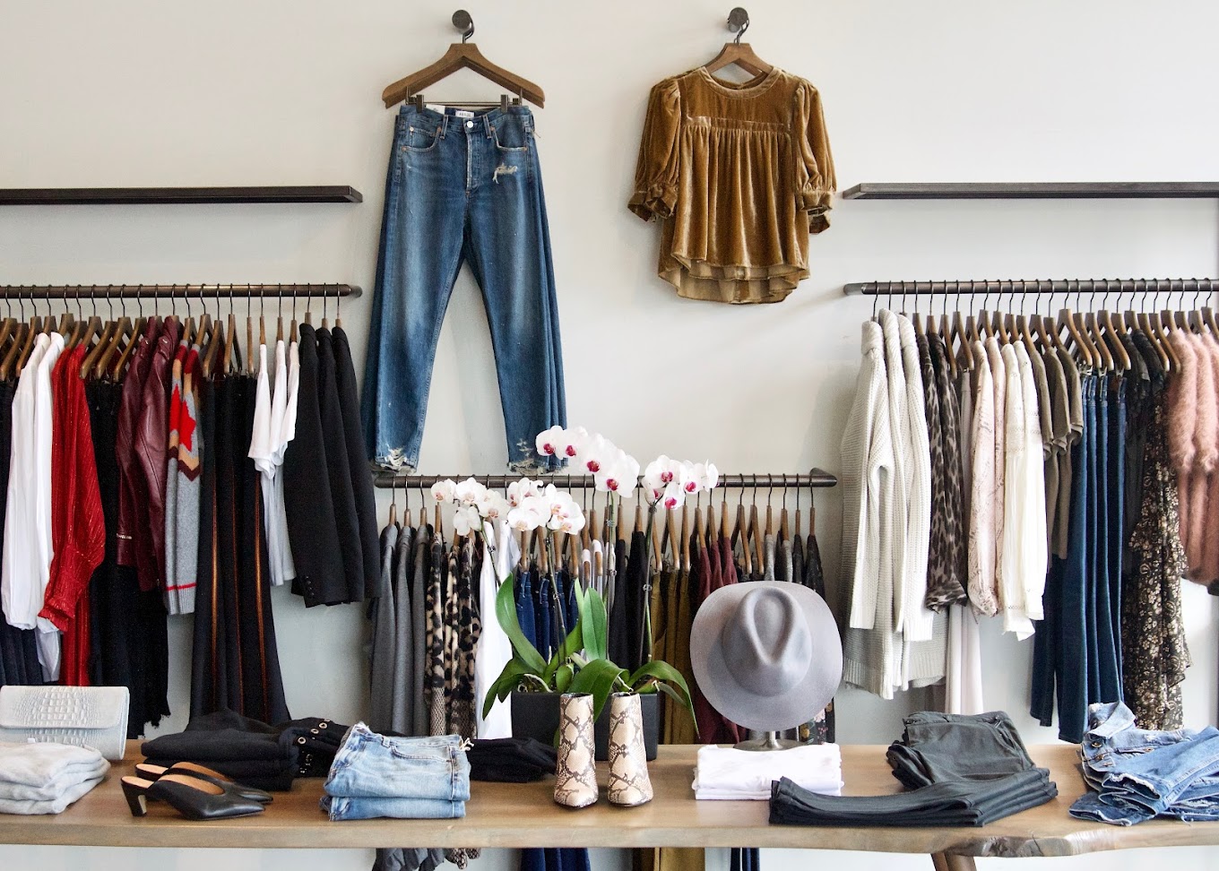 Discover the best shopping areas in Nashville, from trendy boutiques in The Gulch to vintage gems in East Nashville. Explore top spots for fashion, home decor, and unique finds in Music City! Nashville Shopping Areas, Shopping In Nashville, East Nashville Shopping, Nashville Shopping Mall, Vintage Shopping Nashville, Antique Shopping In Nashville, Nashville Outfits Shopping, Best Nashville Shopping, Best Boutique Shopping In Nashville, Boutique Shopping In Nashville, Boot Shopping In Nashville