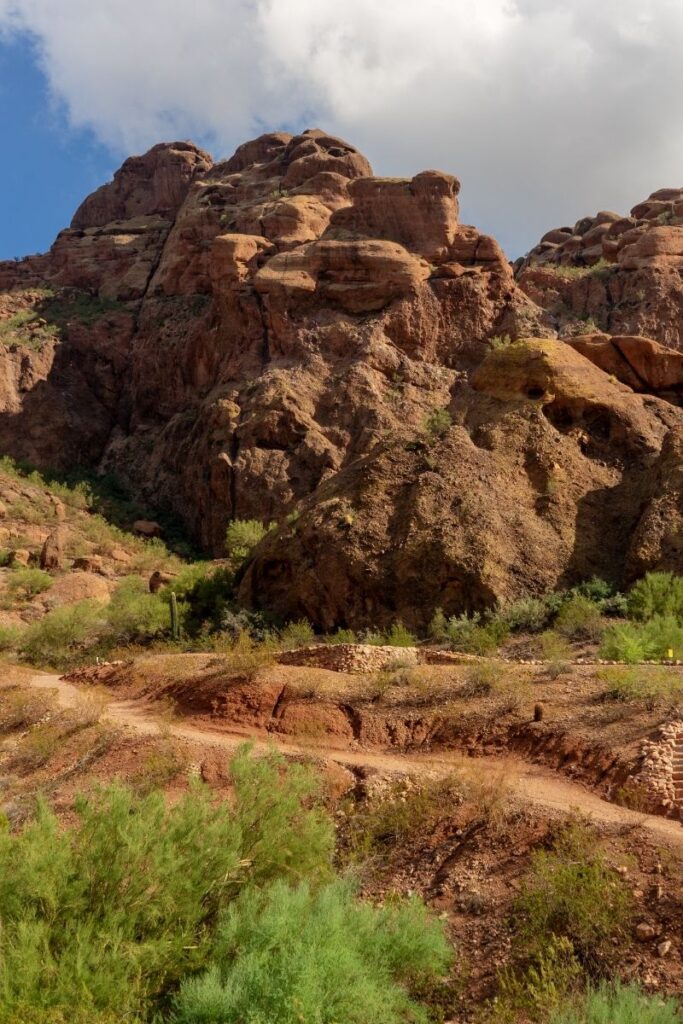 Explore the 15 best walks in Phoenix, Arizona, featuring scenic trails, desert landscapes, and iconic viewpoints. Whether you're a casual walker or a seasoned hiker, find the perfect route for your next adventure! Phoenix Hikes, Hikes In Phoenix Arizona, Phoenix Arizona Hikes, Easy Hikes In Phoenix Arizona, Best Hikes Near Phoenix AZ, Best Hikes In Phoenix Arizona