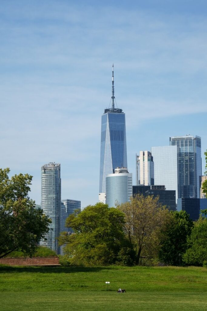 Explore the 15 best walks in NYC, from scenic waterfronts to historic neighborhoods. Explore iconic parks, hidden gems, and cultural hotspots on foot! NYC Walks, Night Walks NYC, Late Night Walks In NYC, Best Walks In NYC, Morning Walks NYC, Best Hikes Near NYC, Hikes Near NYC, Hiking In NYC, Hiking Trails Near NYC, Walking In NYC, Girls Walking NYC, Walking In NYC At Night, Walking In New York Aesthetic, Walking In New York, Walking In The Rain In New York