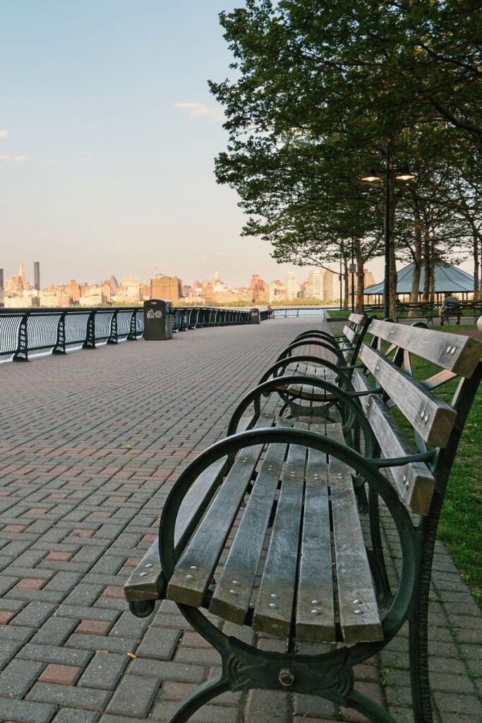 Explore the 15 best walks in NYC, from scenic waterfronts to historic neighborhoods. Explore iconic parks, hidden gems, and cultural hotspots on foot! NYC Walks, Night Walks NYC, Late Night Walks In NYC, Best Walks In NYC, Morning Walks NYC, Best Hikes Near NYC, Hikes Near NYC, Hiking In NYC, Hiking Trails Near NYC, Walking In NYC, Girls Walking NYC, Walking In NYC At Night, Walking In New York Aesthetic, Walking In New York, Walking In The Rain In New York