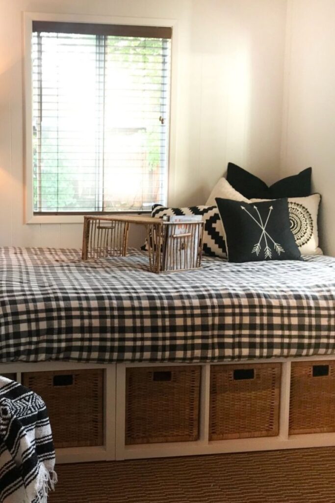 Clever bedroom ideas for small rooms with smart layouts, space-saving furniture, and stylish decor tips. Maximize every inch with these cozy and functional designs! Bedroom Ideas For Small Rooms, Bedroom Ideas For Small Rooms Black, Bedroom Ideas For Small Rooms Cozy, Bedroom Ideas For Small Rooms Women, Bedroom Ideas For Small Rooms Diy, Bedroom Ideas For Small Rooms For Teens, Simple Bedroom Ideas For Small Rooms, Rooms Cozy Cheap, Teen Bedroom Ideas For Small Rooms, Small Rooms For Adults