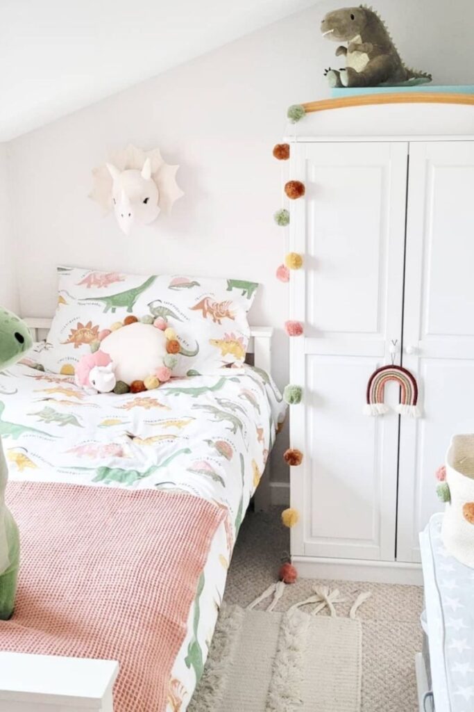 Clever bedroom ideas for small rooms with smart layouts, space-saving furniture, and stylish decor tips. Maximize every inch with these cozy and functional designs! Bedroom Ideas For Small Rooms, Bedroom Ideas For Small Rooms Black, Bedroom Ideas For Small Rooms Cozy, Bedroom Ideas For Small Rooms Women, Bedroom Ideas For Small Rooms Diy, Bedroom Ideas For Small Rooms For Teens, Simple Bedroom Ideas For Small Rooms, Rooms Cozy Cheap, Teen Bedroom Ideas For Small Rooms, Small Rooms For Adults