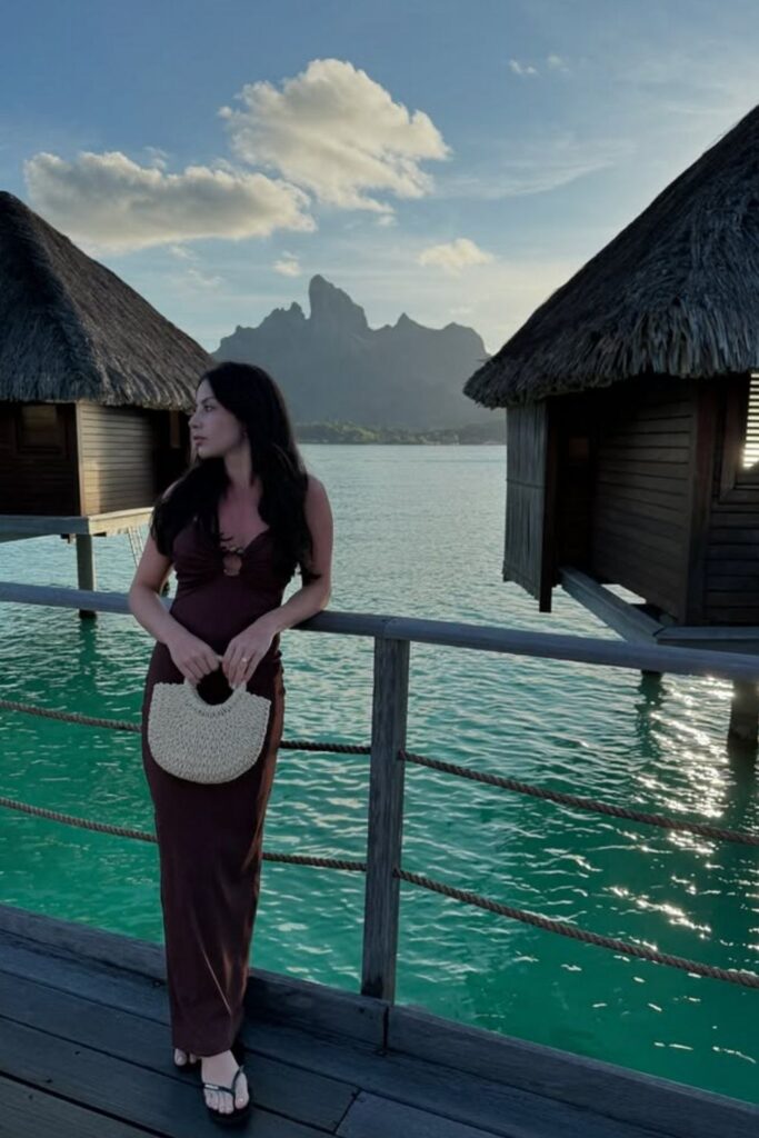 Planning a trip to Bora Bora? Get inspired with these chic and breezy outfit ideas perfect for beach days, sunset dinners, and island adventures. From flowy maxi dresses to stylish resort wear, this guide has everything you need to pack for a fashionable getaway! Bora Bora Outfits Women, Bora Bora Travel, Bora Bora Island Honeymoon, Bora Bora Outfit Ideas, Bora Bora Outfits, Bora Bora Outfits Aesthetic, Packing List, Things To Do, Travel Tips, Bora Bora Itinerary, What To Wear