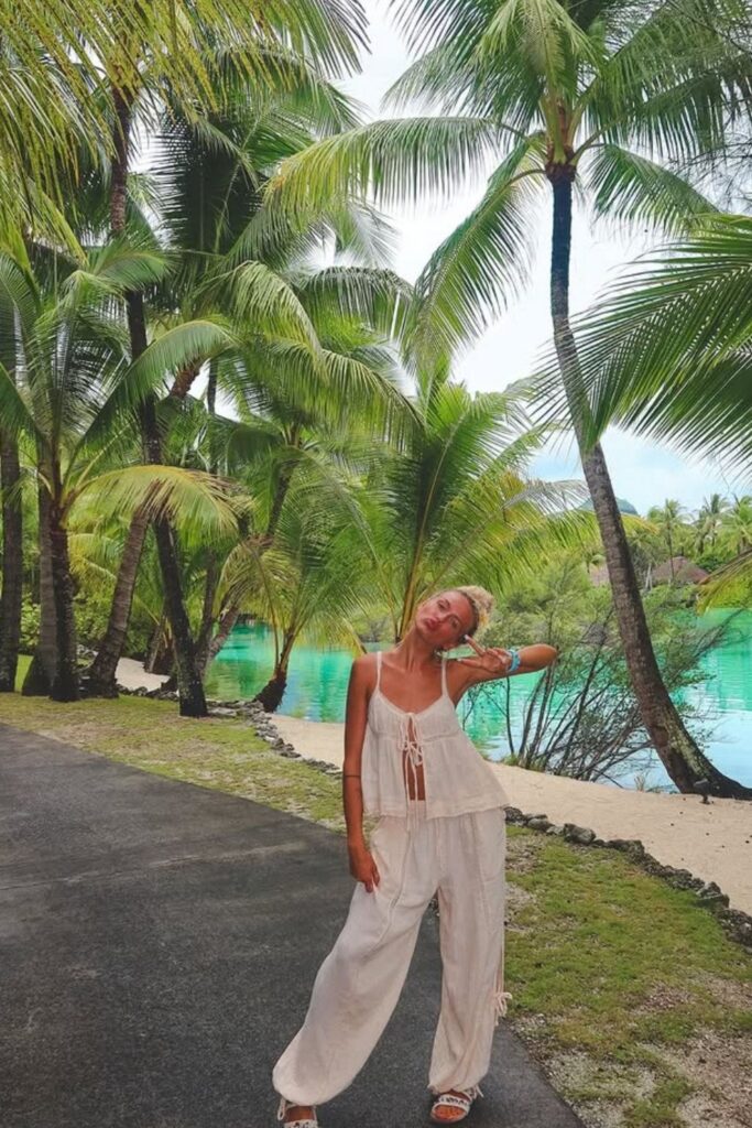 Planning a trip to Bora Bora? Get inspired with these chic and breezy outfit ideas perfect for beach days, sunset dinners, and island adventures. From flowy maxi dresses to stylish resort wear, this guide has everything you need to pack for a fashionable getaway! Bora Bora Outfits Women, Bora Bora Travel, Bora Bora Island Honeymoon, Bora Bora Outfit Ideas, Bora Bora Outfits, Bora Bora Outfits Aesthetic, Packing List, Things To Do, Travel Tips, Bora Bora Itinerary, What To Wear