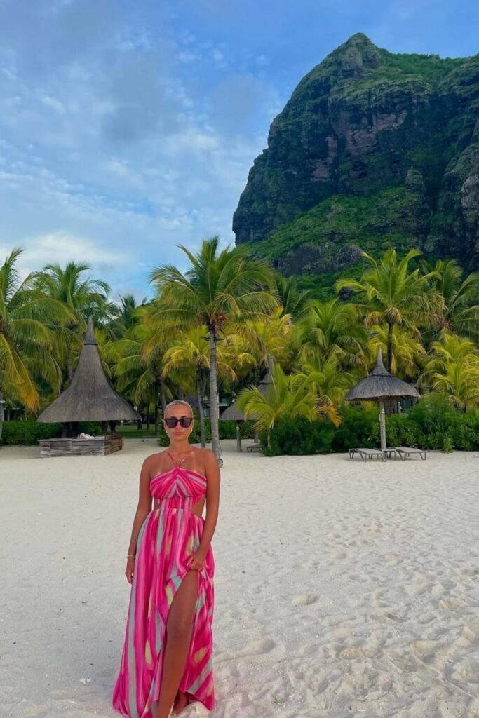 Planning a trip to Mauritius? Get inspired with these stylish Mauritius outfit ideas perfect for beach days, brunch, exploring, and evening dinners. From breezy maxi dresses to chic resort wear, discover what to pack for a fashionable island getaway! Mauritius Dinner Outfits, Mauritius Outfits Aesthetic, Mauritius Outfits Summer, Honeymoon Outfits Mauritius, Mauritius Outfits Style, Island Vacation Outfits Mauritius, Outfits To Wear In Mauritius, Modest, Mauritius Travel Outfits