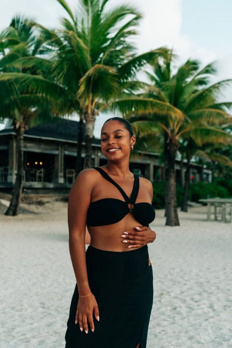 Planning a trip to Mauritius? Get inspired with these stylish Mauritius outfit ideas perfect for beach days, brunch, exploring, and evening dinners. From breezy maxi dresses to chic resort wear, discover what to pack for a fashionable island getaway! Mauritius Dinner Outfits, Mauritius Outfits Aesthetic, Mauritius Outfits Summer, Honeymoon Outfits Mauritius, Mauritius Outfits Style, Island Vacation Outfits Mauritius, Outfits To Wear In Mauritius, Modest, Mauritius Travel Outfits