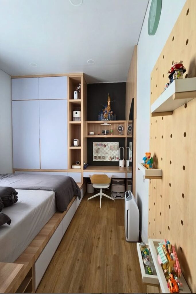Clever bedroom ideas for small rooms with smart layouts, space-saving furniture, and stylish decor tips. Maximize every inch with these cozy and functional designs! Bedroom Ideas For Small Rooms, Bedroom Ideas For Small Rooms Black, Bedroom Ideas For Small Rooms Cozy, Bedroom Ideas For Small Rooms Women, Bedroom Ideas For Small Rooms Diy, Bedroom Ideas For Small Rooms For Teens, Simple Bedroom Ideas For Small Rooms, Rooms Cozy Cheap, Teen Bedroom Ideas For Small Rooms, Small Rooms For Adults