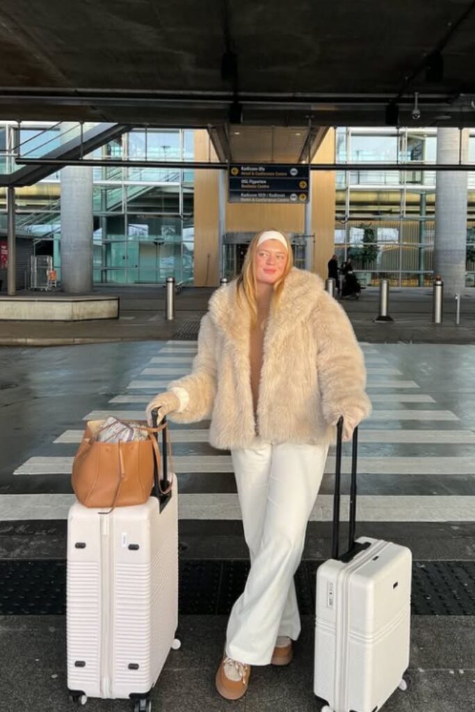 Travel in style with comfy airport outfits—chic, cozy looks perfect for long flights, layovers, and hassle-free travel days. Airport Outfit Comfy, Comfy Airport Outfit Summer, Plane Outfit Airport Style Comfy, Comfy Airport Outfit Long Flight, Comfy Airport Outfit Summer Casual, Comfy Cute Airport Outfit, Airport Outfit Comfy Long Flight, Airport Outfit Comfy Travel Style, Airport Outfit Ideas Comfy, Flight Outfit Airport Style Comfy, Airport Outfits Comfy