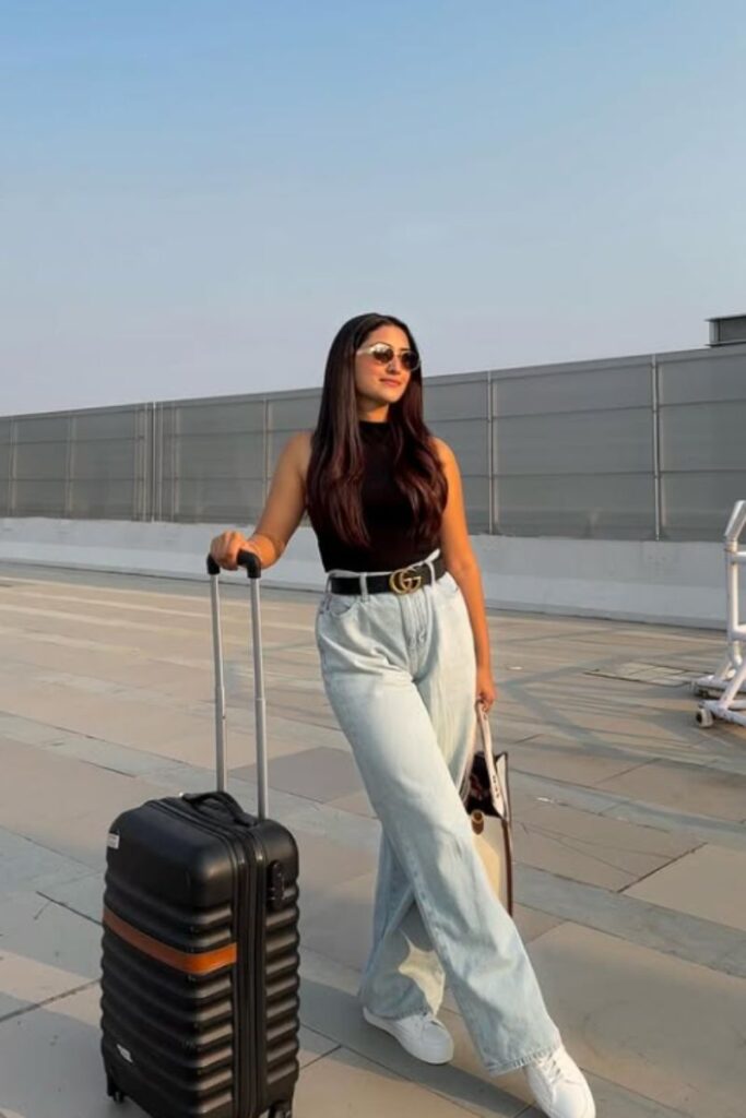 Travel in style with comfy airport outfits—chic, cozy looks perfect for long flights, layovers, and hassle-free travel days. Airport Outfit Comfy, Comfy Airport Outfit Summer, Plane Outfit Airport Style Comfy, Comfy Airport Outfit Long Flight, Comfy Airport Outfit Summer Casual, Comfy Cute Airport Outfit, Airport Outfit Comfy Long Flight, Airport Outfit Comfy Travel Style, Airport Outfit Ideas Comfy, Flight Outfit Airport Style Comfy, Airport Outfits Comfy
