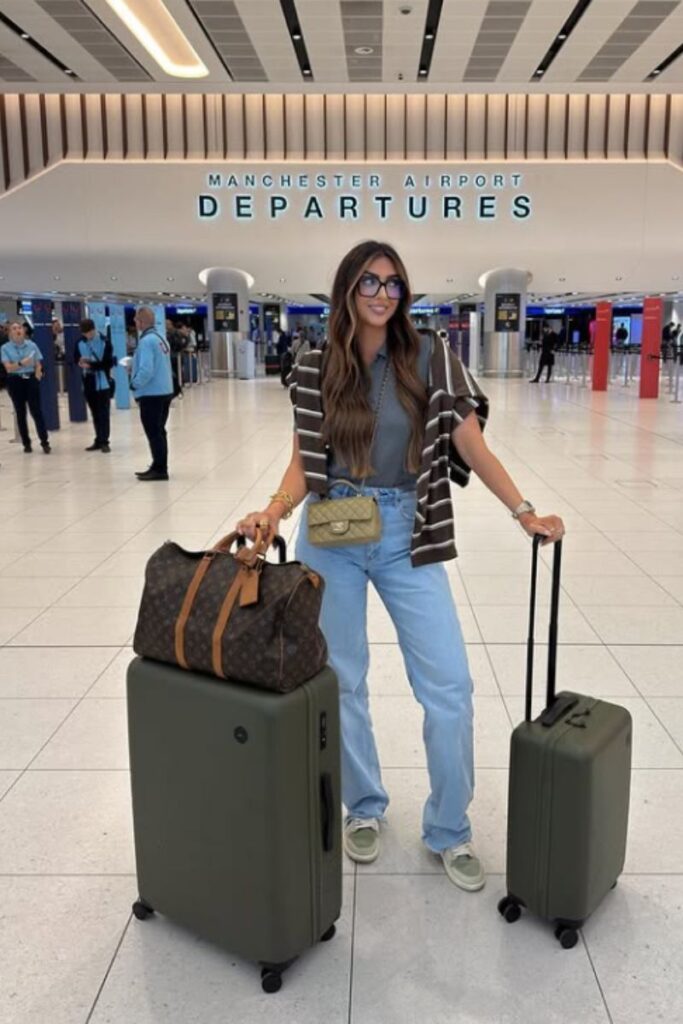Travel in style with comfy airport outfits—chic, cozy looks perfect for long flights, layovers, and hassle-free travel days. Airport Outfit Comfy, Comfy Airport Outfit Summer, Plane Outfit Airport Style Comfy, Comfy Airport Outfit Long Flight, Comfy Airport Outfit Summer Casual, Comfy Cute Airport Outfit, Airport Outfit Comfy Long Flight, Airport Outfit Comfy Travel Style, Airport Outfit Ideas Comfy, Flight Outfit Airport Style Comfy, Airport Outfits Comfy