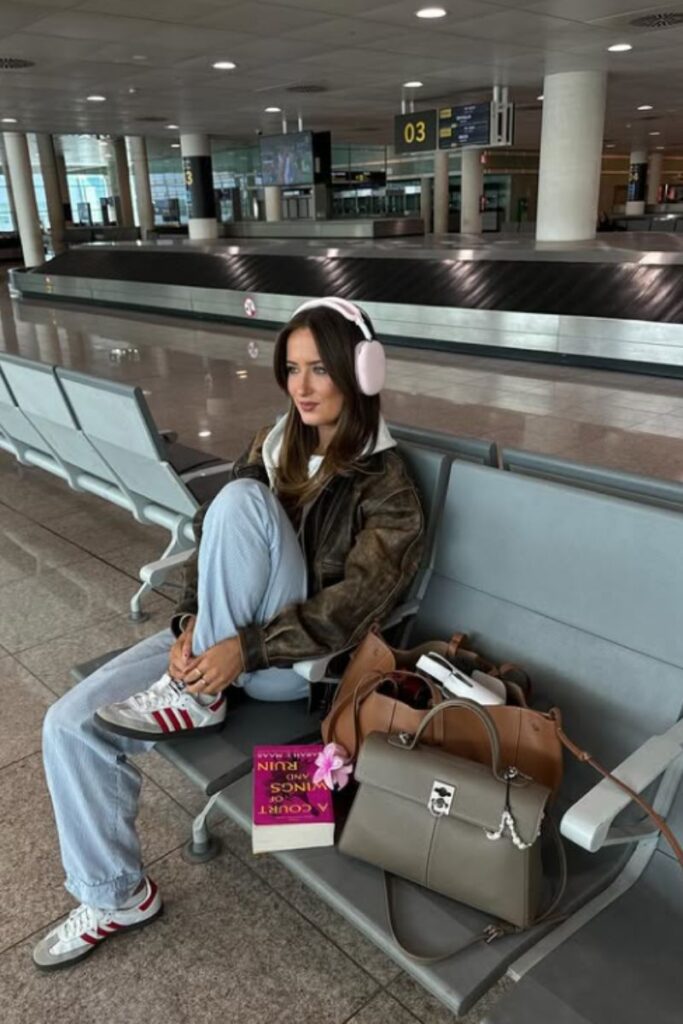 Travel in style with comfy airport outfits—chic, cozy looks perfect for long flights, layovers, and hassle-free travel days. Airport Outfit Comfy, Comfy Airport Outfit Summer, Plane Outfit Airport Style Comfy, Comfy Airport Outfit Long Flight, Comfy Airport Outfit Summer Casual, Comfy Cute Airport Outfit, Airport Outfit Comfy Long Flight, Airport Outfit Comfy Travel Style, Airport Outfit Ideas Comfy, Flight Outfit Airport Style Comfy, Airport Outfits Comfy