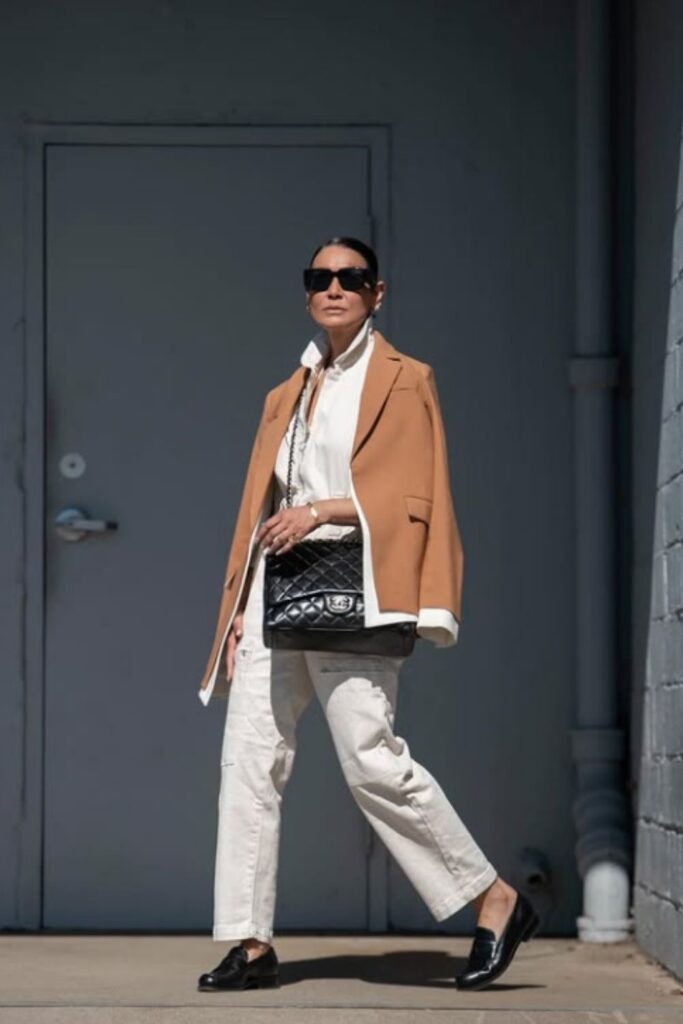 Elevate your style with chic blazer outfit ideas—perfect for work, weekends, and everything in between. Blazer With Leggings Outfit Ideas, Black Blazer Outfit Ideas, Red Blazer Outfit Ideas, Blazer Outfit Ideas For Women