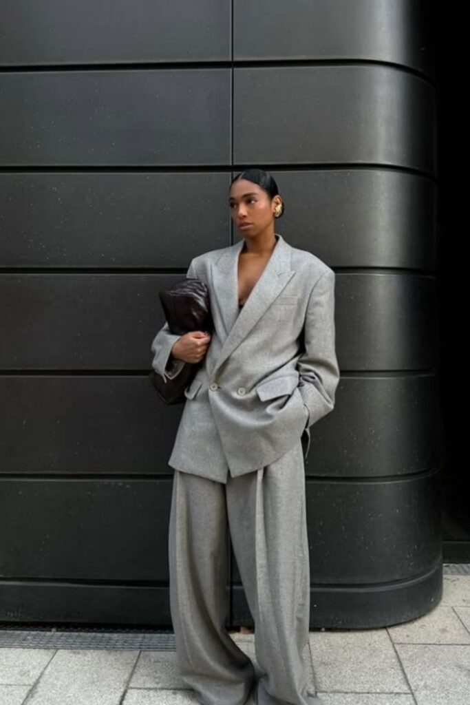 Elevate your style with chic blazer outfit ideas—perfect for work, weekends, and everything in between. Blazer With Leggings Outfit Ideas, Black Blazer Outfit Ideas, Red Blazer Outfit Ideas, Blazer Outfit Ideas For Women