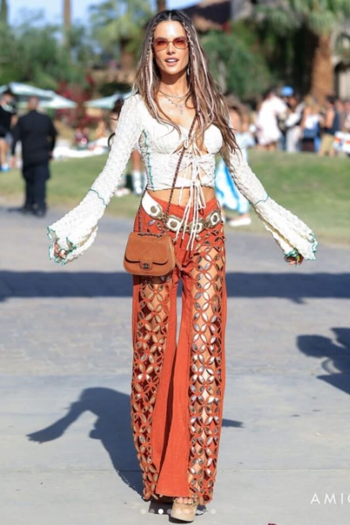 Get festival-ready with the best Coachella outfit ideas—boho looks, edgy styles, and statement pieces perfect for the desert vibe. Outfit Coachella, Coachella Outfit Aesthetic, Jennie Coachella Outfit, Coachella Festival Outfit, Coachella Outfit Ideas Women, Coachella Party Outfit, Coachella Outfit Ideas Bohemian, Coachella Outfit Plus Size, Coachella Outfit Boho, Coachella Cowgirl Outfit, Pink Coachella Outfit, Modest Coachella Outfit