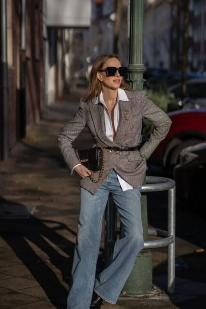 Elevate your style with chic blazer outfit ideas—perfect for work, weekends, and everything in between. Blazer With Leggings Outfit Ideas, Black Blazer Outfit Ideas, Red Blazer Outfit Ideas, Blazer Outfit Ideas For Women