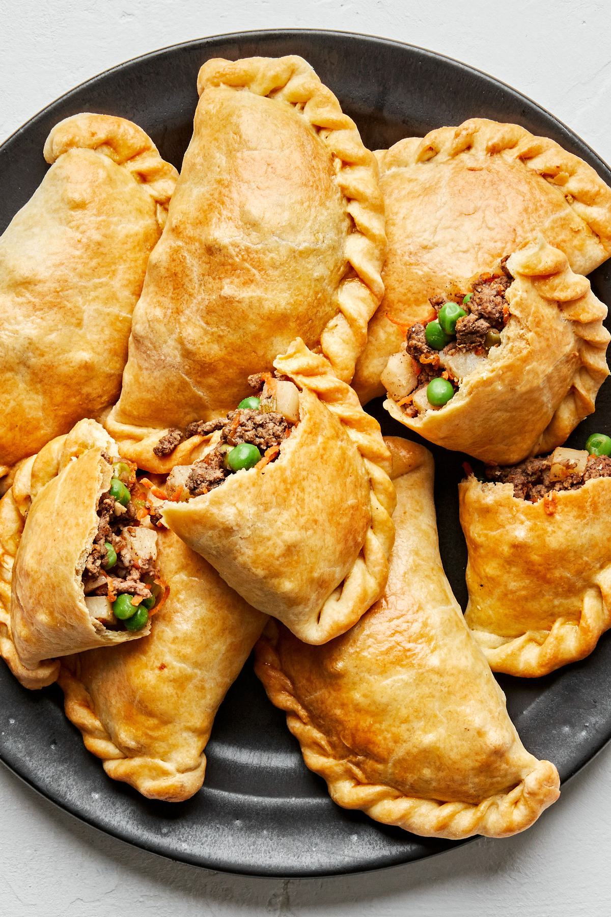 Discover 23 delicious beef recipes perfect for lunch or dinner! From hearty stews to quick stir-fries, these easy and flavorful dishes will elevate your meals.
Beef Recipes Asian, Beef Recipes Dinner, Beef Recipes For Dinner, Beef Recipes Easy, Vegetable Beef Soup Recipes, Recipes With Ground Beef, Recipes Using Ground Beef, Crockpot Beef Recipes, Beef Stir Fry Recipes, Quick And Easy Dinner Recipes With Ground Beef, Low Carb Ground Beef Recipes, Beef Brisket Recipes, Stew Beef Recipes