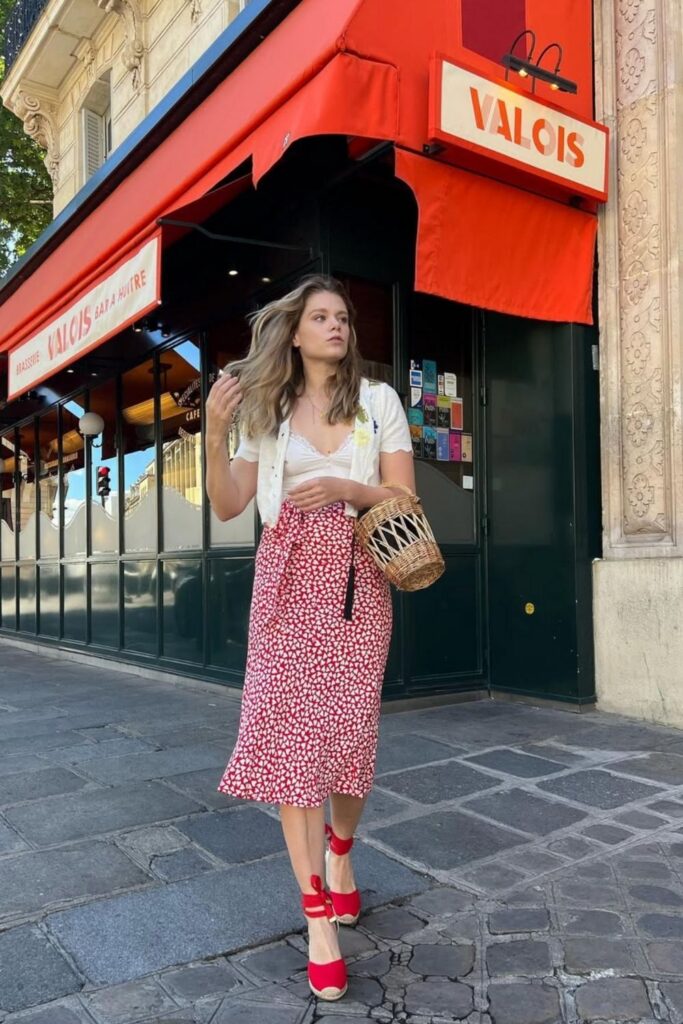Looking for stylish ways to wear espadrilles? Discover 26 chic espadrille outfit ideas perfect for brunch, travel, exploring, and everyday summer style. Espadrille Flats Outfit, Espadrille Wedges Outfit, Espadrille Sneakers, Chanel Espadrille, Espadrille Heels Outfit, Espadrille Shoes Outfit, Espadrille Dress Outfit, Espadrille Outfits Women, Espadrille Outfit Spring, Espadrille Wedges And Jeans Outfit, Espadrille And Dress Outfit, Outfit Avec Espadrille, Black Wedge Espadrille Outfit