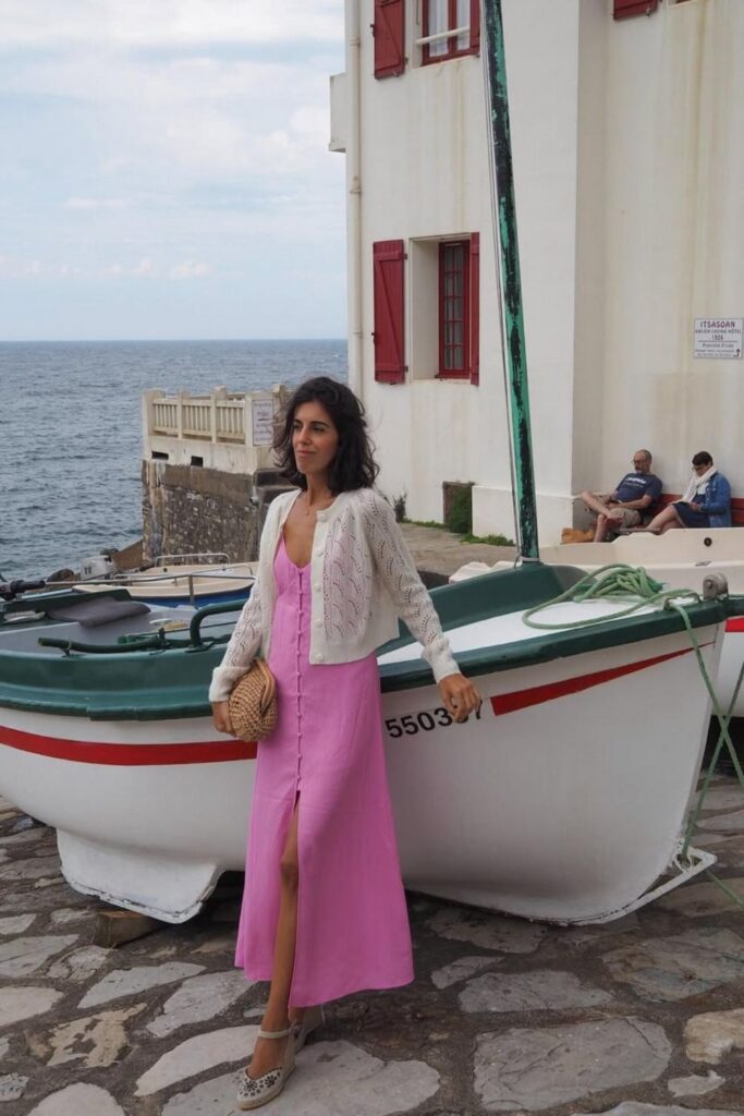 Looking for stylish ways to wear espadrilles? Discover 26 chic espadrille outfit ideas perfect for brunch, travel, exploring, and everyday summer style. Espadrille Flats Outfit, Espadrille Wedges Outfit, Espadrille Sneakers, Chanel Espadrille, Espadrille Heels Outfit, Espadrille Shoes Outfit, Espadrille Dress Outfit, Espadrille Outfits Women, Espadrille Outfit Spring, Espadrille Wedges And Jeans Outfit, Espadrille And Dress Outfit, Outfit Avec Espadrille, Black Wedge Espadrille Outfit