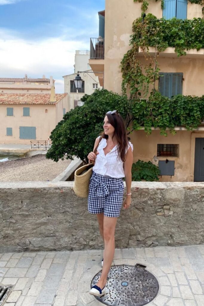Looking for stylish ways to wear espadrilles? Discover 26 chic espadrille outfit ideas perfect for brunch, travel, exploring, and everyday summer style. Espadrille Flats Outfit, Espadrille Wedges Outfit, Espadrille Sneakers, Chanel Espadrille, Espadrille Heels Outfit, Espadrille Shoes Outfit, Espadrille Dress Outfit, Espadrille Outfits Women, Espadrille Outfit Spring, Espadrille Wedges And Jeans Outfit, Espadrille And Dress Outfit, Outfit Avec Espadrille, Black Wedge Espadrille Outfit