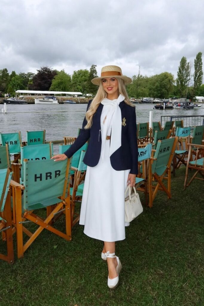 Looking for stylish ways to wear espadrilles? Discover 26 chic espadrille outfit ideas perfect for brunch, travel, exploring, and everyday summer style. Espadrille Flats Outfit, Espadrille Wedges Outfit, Espadrille Sneakers, Chanel Espadrille, Espadrille Heels Outfit, Espadrille Shoes Outfit, Espadrille Dress Outfit, Espadrille Outfits Women, Espadrille Outfit Spring, Espadrille Wedges And Jeans Outfit, Espadrille And Dress Outfit, Outfit Avec Espadrille, Black Wedge Espadrille Outfit