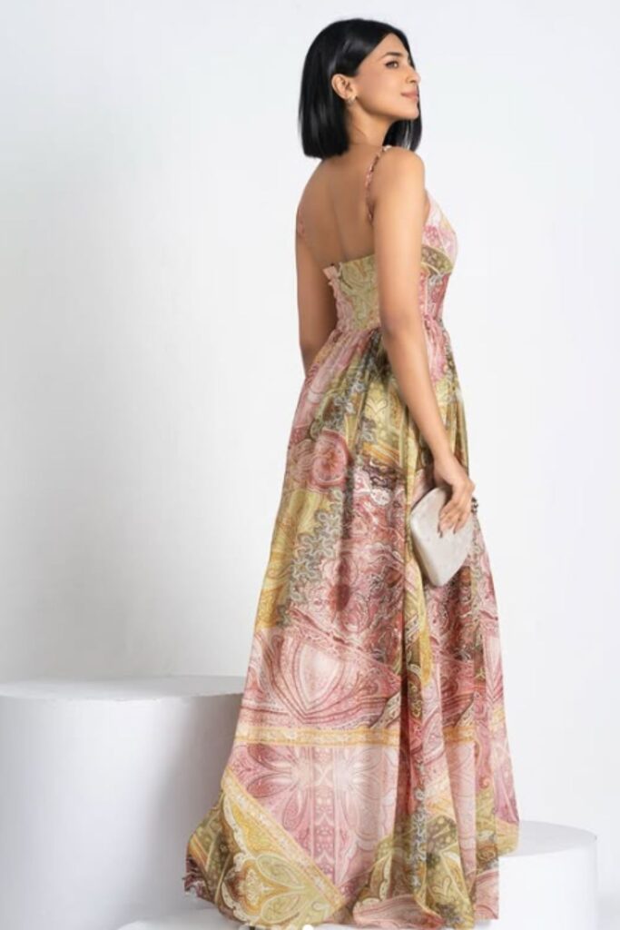 Refresh your wardrobe with floral dress outfits—pretty, versatile looks perfect for spring, summer, and everything in between.