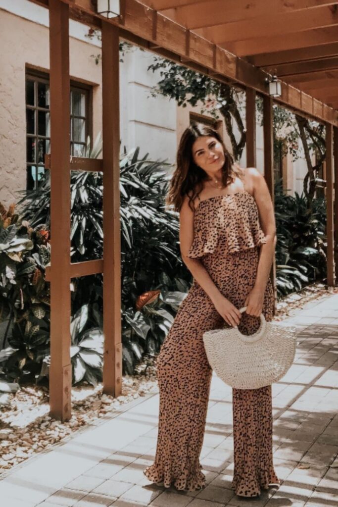 Make a bold statement with a leopard print pants outfit—fun, stylish looks perfect for day-to-night dressing and standout street style. Leopard Print Pants Outfit Street Style, Leopard Print Pants Outfits, Leopard Print Pants Outfit Classy, Leopard Print Wide Leg Pants Outfit, How To Wear Leopard Print Pants