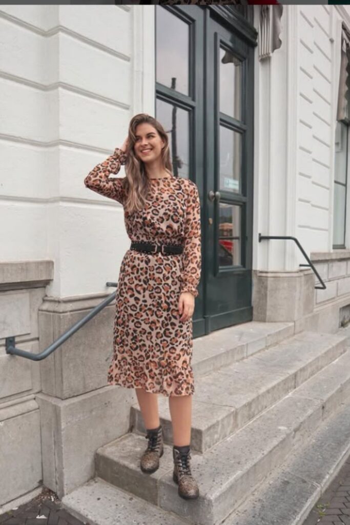Turn heads with the perfect leopard print dress outfit—bold, stylish looks for everything from brunch dates to nights out.