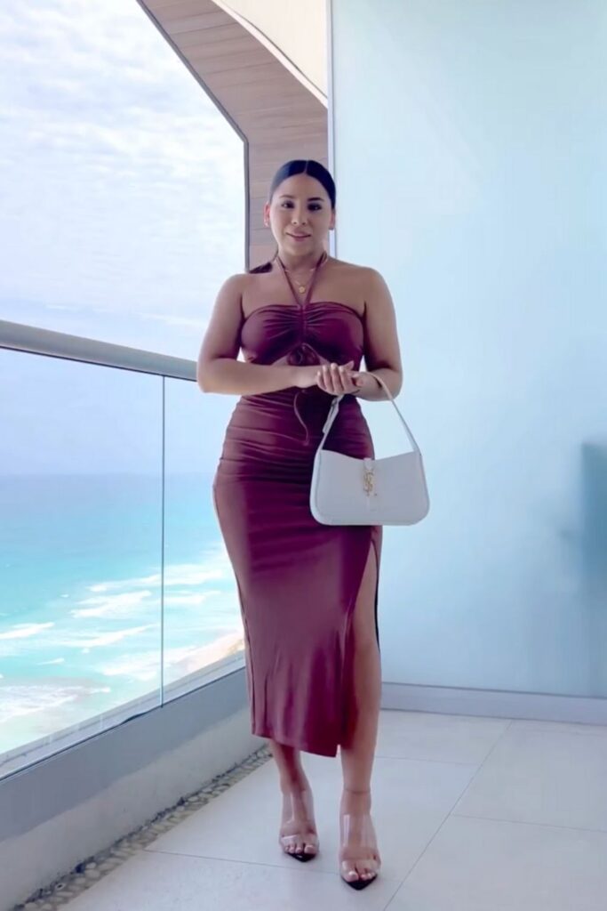 Chic and effortless tropical vacation outfits ideas perfect for beach lounging, island exploring, and sunset dinners. Get inspired to pack stylishly and confidently! Vacation Outfits Tropical, Tropical Vacation Aesthetic, Island Vacation Outfits Tropical, Tropical Vacation Outfits Casual, Cute Vacation Outfits Tropical, Tropical Vacation Outfits Baddie, Plus Size Tropical Vacation Outfits, Tropical Vacation Packing List, Vacation Outfits Black Women Tropical, Tropical Vacation Outfit Inspiration