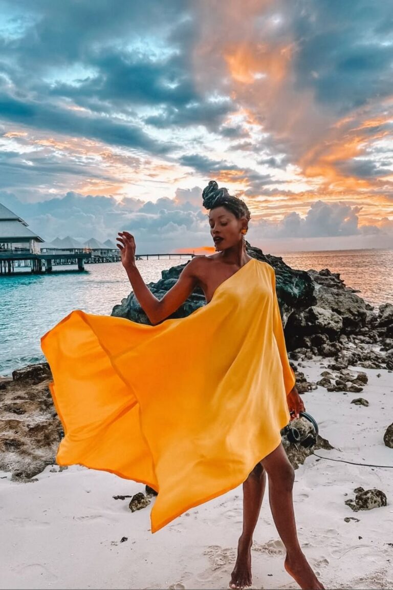 Chic and effortless tropical vacation outfits ideas perfect for beach lounging, island exploring, and sunset dinners. Get inspired to pack stylishly and confidently! Vacation Outfits Tropical, Tropical Vacation Aesthetic, Island Vacation Outfits Tropical, Tropical Vacation Outfits Casual, Cute Vacation Outfits Tropical, Tropical Vacation Outfits Baddie, Plus Size Tropical Vacation Outfits, Tropical Vacation Packing List, Vacation Outfits Black Women Tropical, Tropical Vacation Outfit Inspiration
