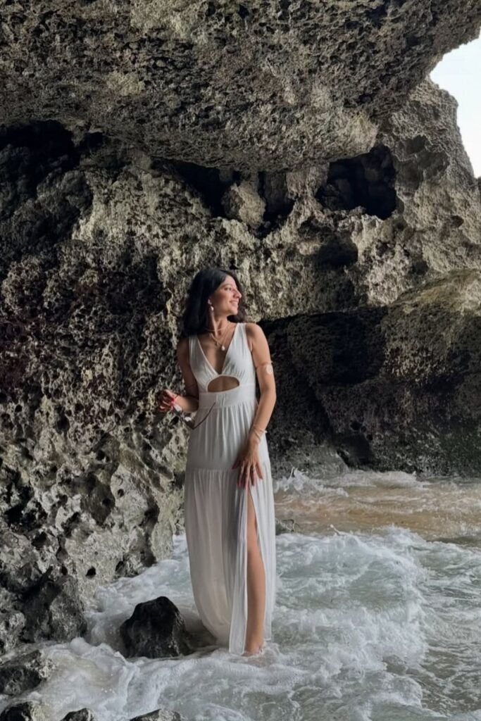 Chic and effortless tropical vacation outfits ideas perfect for beach lounging, island exploring, and sunset dinners. Get inspired to pack stylishly and confidently! Vacation Outfits Tropical, Tropical Vacation Aesthetic, Island Vacation Outfits Tropical, Tropical Vacation Outfits Casual, Cute Vacation Outfits Tropical, Tropical Vacation Outfits Baddie, Plus Size Tropical Vacation Outfits, Tropical Vacation Packing List, Vacation Outfits Black Women Tropical, Tropical Vacation Outfit Inspiration