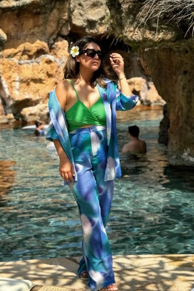 Chic and effortless tropical vacation outfits ideas perfect for beach lounging, island exploring, and sunset dinners. Get inspired to pack stylishly and confidently! Vacation Outfits Tropical, Tropical Vacation Aesthetic, Island Vacation Outfits Tropical, Tropical Vacation Outfits Casual, Cute Vacation Outfits Tropical, Tropical Vacation Outfits Baddie, Plus Size Tropical Vacation Outfits, Tropical Vacation Packing List, Vacation Outfits Black Women Tropical, Tropical Vacation Outfit Inspiration