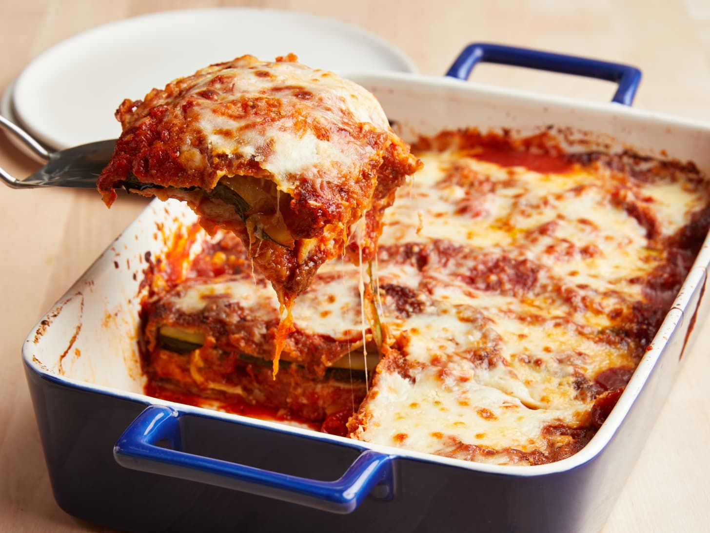 Discover 21 delicious zucchini recipes perfect for lunch or dinner! From crispy chips to hearty casseroles, these easy and flavorful dishes will make zucchini the star of your meals. Zucchini Recipes Healthy, Zucchini Recipes Air Fryer, Zucchini Bread Recipes, Zucchini Recipes Dinner, Zucchini Recipes Vegan, Squash And Zucchini Recipes, Chicken And Zucchini Recipes, Easy Zucchini Recipes, Vegan Zucchini Recipes, Roasted Zucchini Recipes, Zucchini Noodle Recipes, Zucchini Boat Recipes
