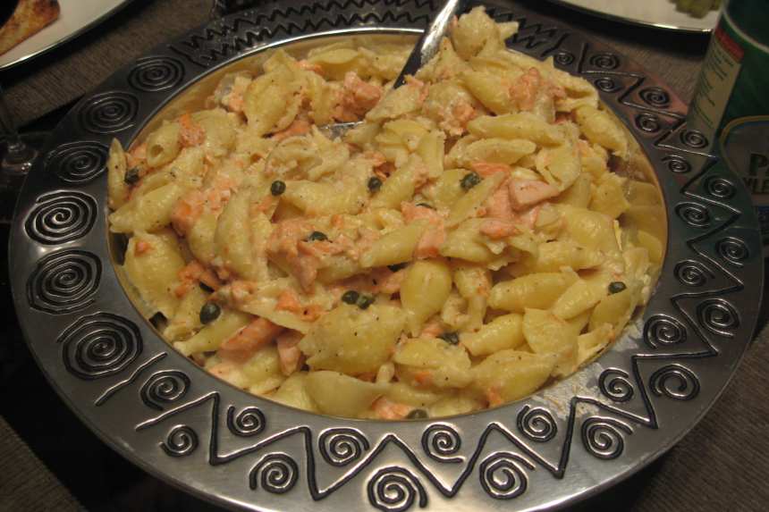 Discover 23 irresistible salmon pasta recipes perfect for lunch or dinner! From creamy garlic sauces to zesty lemon and smoked salmon dishes, these easy and delicious meals will elevate your pasta game. Get the full recipes now! Jerk Salmon Pasta Recipes, Salmon Pasta Recipes Healthy, Salmon Pasta Recipes Creamy, Salmon Mushroom Recipes Pasta, Pasta Recipes Lemon, Salmon Mushroom Recipes Pasta, Mediterranean Recipes Pasta, Salmon Pasta Recipes Broccoli, Easy Salmon Pasta Recipes, Fresh Salmon