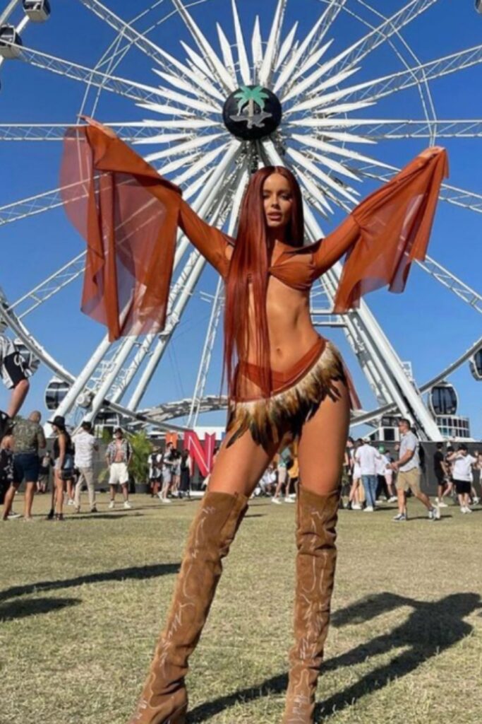 Get festival-ready with the best Coachella outfit ideas—boho looks, edgy styles, and statement pieces perfect for the desert vibe. Outfit Coachella, Coachella Outfit Aesthetic, Jennie Coachella Outfit, Coachella Festival Outfit, Coachella Outfit Ideas Women, Coachella Party Outfit, Coachella Outfit Ideas Bohemian, Coachella Outfit Plus Size, Coachella Outfit Boho, Coachella Cowgirl Outfit, Pink Coachella Outfit, Modest Coachella Outfit