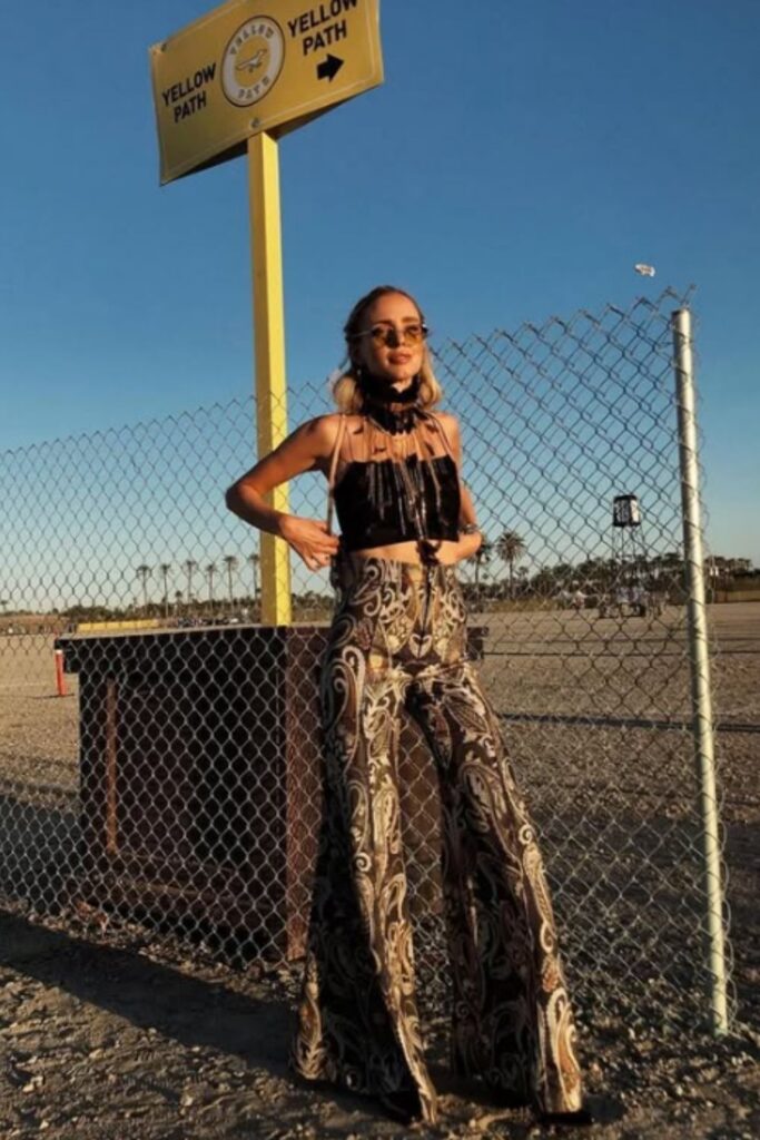 Get festival-ready with the best Coachella outfit ideas—boho looks, edgy styles, and statement pieces perfect for the desert vibe. Outfit Coachella, Coachella Outfit Aesthetic, Jennie Coachella Outfit, Coachella Festival Outfit, Coachella Outfit Ideas Women, Coachella Party Outfit, Coachella Outfit Ideas Bohemian, Coachella Outfit Plus Size, Coachella Outfit Boho, Coachella Cowgirl Outfit, Pink Coachella Outfit, Modest Coachella Outfit