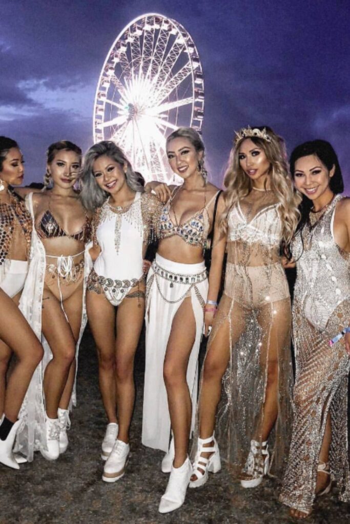 Get festival-ready with the best Coachella outfit ideas—boho looks, edgy styles, and statement pieces perfect for the desert vibe. Outfit Coachella, Coachella Outfit Aesthetic, Jennie Coachella Outfit, Coachella Festival Outfit, Coachella Outfit Ideas Women, Coachella Party Outfit, Coachella Outfit Ideas Bohemian, Coachella Outfit Plus Size, Coachella Outfit Boho, Coachella Cowgirl Outfit, Pink Coachella Outfit, Modest Coachella Outfit
