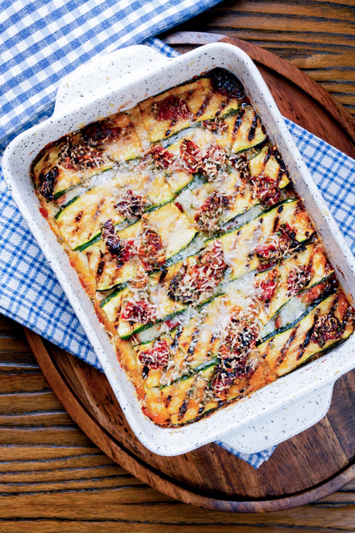Discover 21 delicious zucchini recipes perfect for lunch or dinner! From crispy chips to hearty casseroles, these easy and flavorful dishes will make zucchini the star of your meals. Zucchini Recipes Healthy, Zucchini Recipes Air Fryer, Zucchini Bread Recipes, Zucchini Recipes Dinner, Zucchini Recipes Vegan, Squash And Zucchini Recipes, Chicken And Zucchini Recipes, Easy Zucchini Recipes, Vegan Zucchini Recipes, Roasted Zucchini Recipes, Zucchini Noodle Recipes, Zucchini Boat Recipes