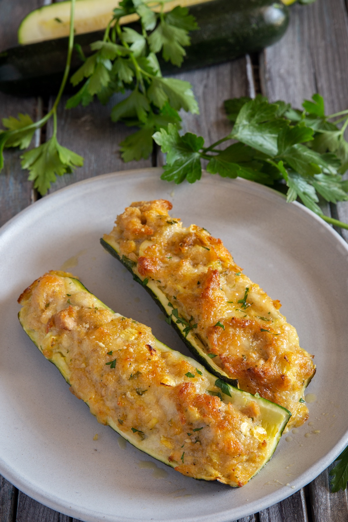 Discover 21 delicious zucchini recipes perfect for lunch or dinner! From crispy chips to hearty casseroles, these easy and flavorful dishes will make zucchini the star of your meals. Zucchini Recipes Healthy, Zucchini Recipes Air Fryer, Zucchini Bread Recipes, Zucchini Recipes Dinner, Zucchini Recipes Vegan, Squash And Zucchini Recipes, Chicken And Zucchini Recipes, Easy Zucchini Recipes, Vegan Zucchini Recipes, Roasted Zucchini Recipes, Zucchini Noodle Recipes, Zucchini Boat Recipes