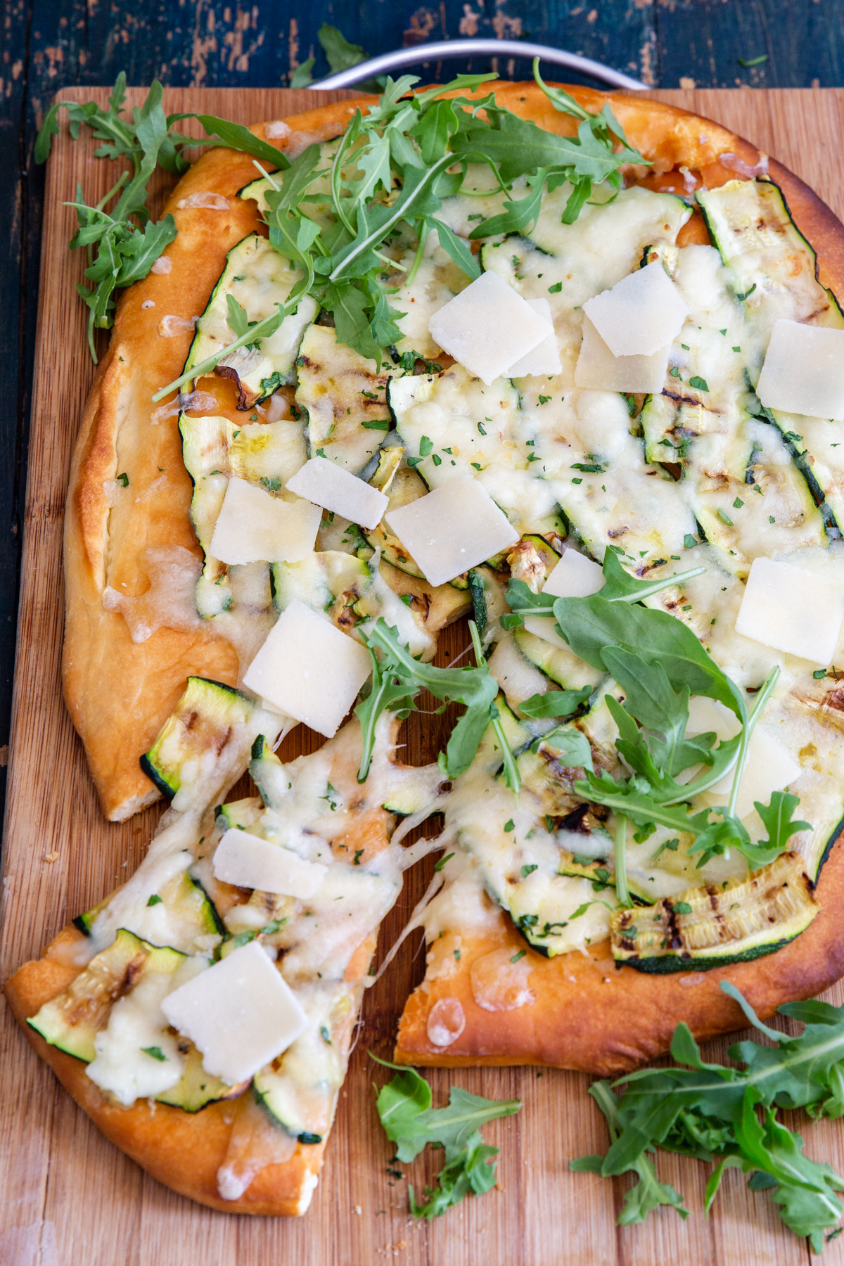 Discover 21 delicious zucchini recipes perfect for lunch or dinner! From crispy chips to hearty casseroles, these easy and flavorful dishes will make zucchini the star of your meals. Zucchini Recipes Healthy, Zucchini Recipes Air Fryer, Zucchini Bread Recipes, Zucchini Recipes Dinner, Zucchini Recipes Vegan, Squash And Zucchini Recipes, Chicken And Zucchini Recipes, Easy Zucchini Recipes, Vegan Zucchini Recipes, Roasted Zucchini Recipes, Zucchini Noodle Recipes, Zucchini Boat Recipes