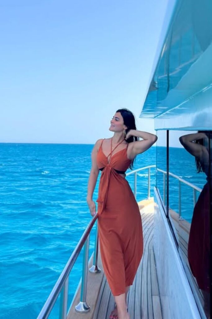 Plan the perfect vacation wardrobe with stylish cruise outfits—chic looks for days at sea, excursions, and elegant dinners. Cruise Outfits For Women, Cruise Outfits Black Women, Disney Cruise Outfits, Cruise Ship Outfits, Alaskan Cruise Outfits, Summer Cruise Outfits, Plus Size Cruise Outfits, Cute Cruise Outfits, Caribbean Cruise Outfits, Boat Cruise Outfits For Women, Cruise Vacation Outfits, Bahamas Cruise Outfits, River Cruise Outfits, Winter Cruise Outfits