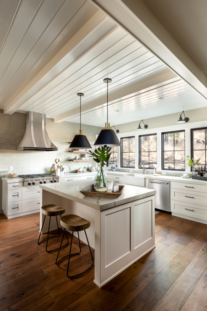 Charming farmhouse kitchen ideas to inspire your dream space. From rustic wood beams to cozy open shelving, get tips and stunning design inspiration. Rustic Farmhouse Kitchen, Old Farmhouse Kitchen Ideas, Farmhouse Kitchen Decor, Modern Farmhouse Kitchen, Small Farmhouse Kitchen, Moody, Farmhouse Kitchen Island, Farmhouse Kitchen Cabinets, Farmhouse Kitchen Design, Farmhouse Kitchen Table, European Farmhouse Kitchen, Coastal Farmhouse Kitchen, Country Kitchen Ideas Farmhouse Style
