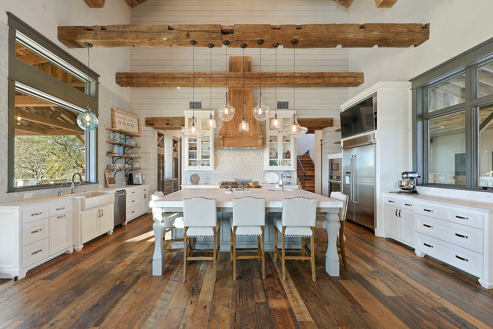 Charming farmhouse kitchen ideas to inspire your dream space. From rustic wood beams to cozy open shelving, get tips and stunning design inspiration. Rustic Farmhouse Kitchen, Old Farmhouse Kitchen Ideas, Farmhouse Kitchen Decor, Modern Farmhouse Kitchen, Small Farmhouse Kitchen, Moody, Farmhouse Kitchen Island, Farmhouse Kitchen Cabinets, Farmhouse Kitchen Design, Farmhouse Kitchen Table, European Farmhouse Kitchen, Coastal Farmhouse Kitchen, Country Kitchen Ideas Farmhouse Style