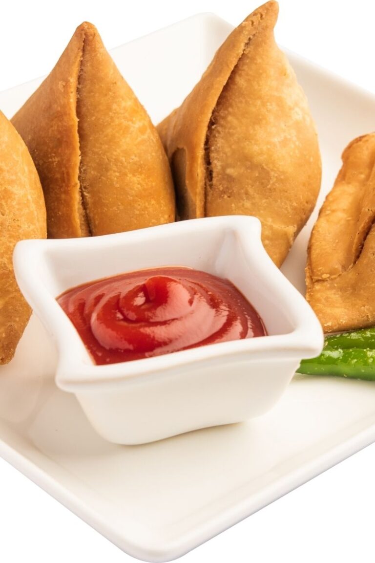 Easy and delicious Indian snack recipes perfect for dinner. From samosas to chole bhature, create a flavorful spread everyone will love! Indian Snack Recipes, Easy Snack Recipes Indian, Indian Snack Recipes Vegetarian, Indian Snack Recipes Street Food, Easy Indian Snack Recipes, Indian Snack Recipes At Home, Indian Snack Recipes At Home Easy, Indian Snack Recipes Tea Time, Quick Snack Recipes Indian