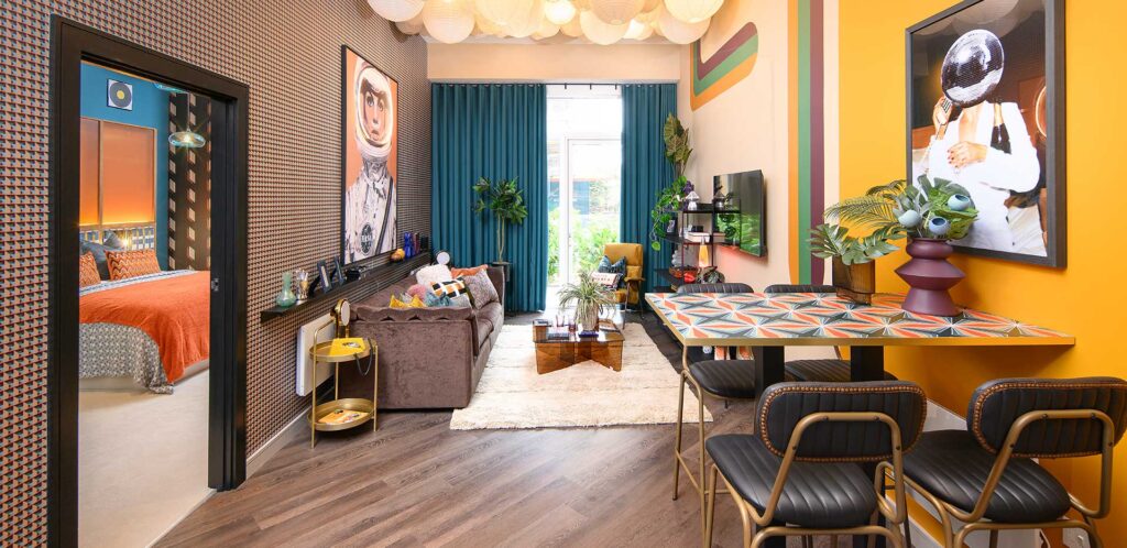 Discover small apartment decorating ideas with real-life inspiration, styling tips, and clever design tricks to transform your space into a stylish, functional home. Small Studio Apartment Decorating, Small Apartment Decorating Living Room, Small Apartment Decorating Cozy, Small Living Room Decorating Ideas Apartment, Small Apartment Decorating On A Budget, Living Room Dining Room Combo Small Apartment Decorating Ideas, Small Rental Apartment Decorating