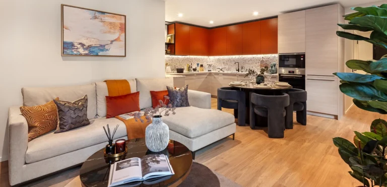 Discover small apartment decorating ideas with real-life inspiration, styling tips, and clever design tricks to transform your space into a stylish, functional home. Small Studio Apartment Decorating, Small Apartment Decorating Living Room, Small Apartment Decorating Cozy, Small Living Room Decorating Ideas Apartment, Small Apartment Decorating On A Budget, Living Room Dining Room Combo Small Apartment Decorating Ideas, Small Rental Apartment Decorating