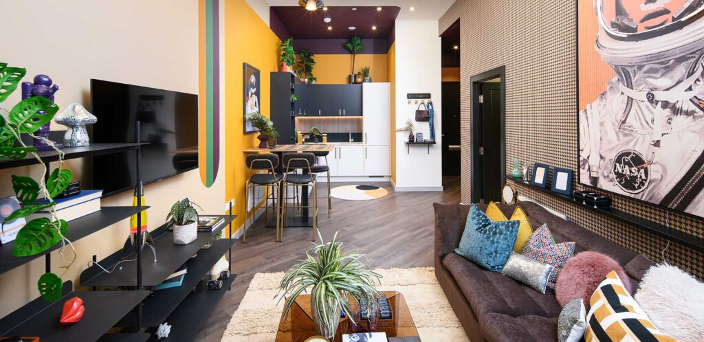 Discover small apartment decorating ideas with real-life inspiration, styling tips, and clever design tricks to transform your space into a stylish, functional home. Small Studio Apartment Decorating, Small Apartment Decorating Living Room, Small Apartment Decorating Cozy, Small Living Room Decorating Ideas Apartment, Small Apartment Decorating On A Budget, Living Room Dining Room Combo Small Apartment Decorating Ideas, Small Rental Apartment Decorating