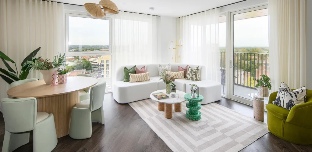 Discover small apartment decorating ideas with real-life inspiration, styling tips, and clever design tricks to transform your space into a stylish, functional home. Small Studio Apartment Decorating, Small Apartment Decorating Living Room, Small Apartment Decorating Cozy, Small Living Room Decorating Ideas Apartment, Small Apartment Decorating On A Budget, Living Room Dining Room Combo Small Apartment Decorating Ideas, Small Rental Apartment Decorating