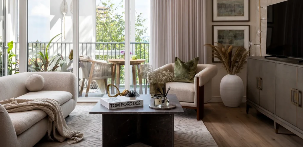 Stylish small apartment living room ideas that blend functionality with flair. Get inspired by real-life spaces, smart decor tips, and cozy layout solutions perfect for compact homes. Small Living Room Ideas Apartment, Small Living Room Ideas Apartment Cozy, Small Apartment Decorating Living Room, Living Room Layout, Small Apartment Living Room Ideas, Small Living Room Decorating Ideas Apartment, Small Apartment Inspiration Living Room, Living Room Designs Small Spaces Apartment Decor, Budget